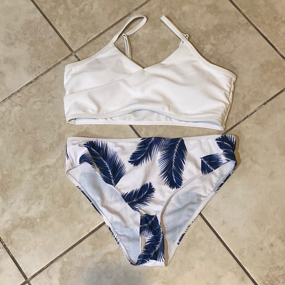 Never been worn - but no tags